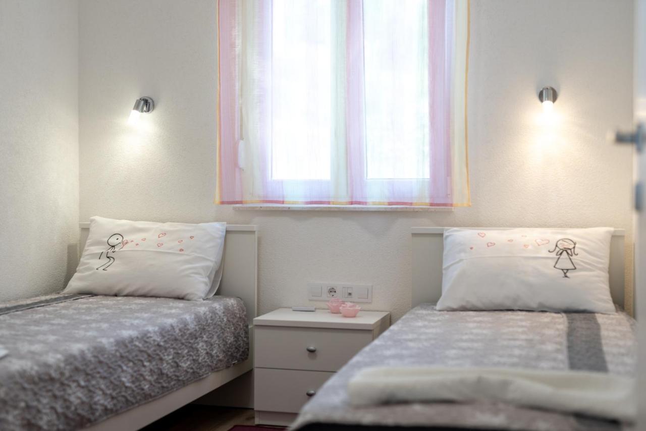 Apartment Gagula With Jacuzzi Трогір Екстер'єр фото