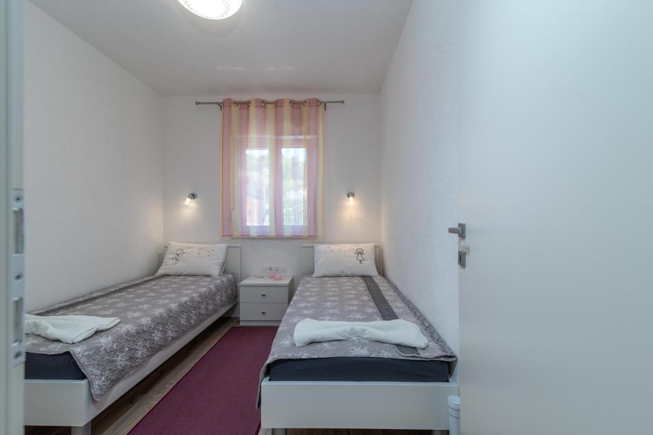 Apartment Gagula With Jacuzzi Трогір Екстер'єр фото