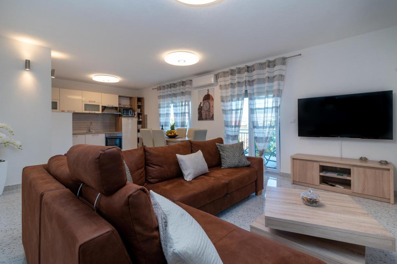 Apartment Gagula With Jacuzzi Трогір Екстер'єр фото