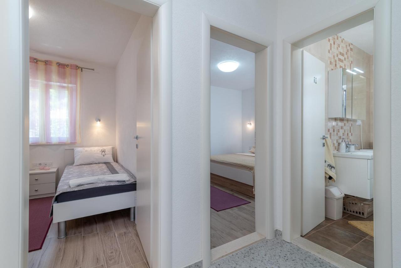 Apartment Gagula With Jacuzzi Трогір Екстер'єр фото