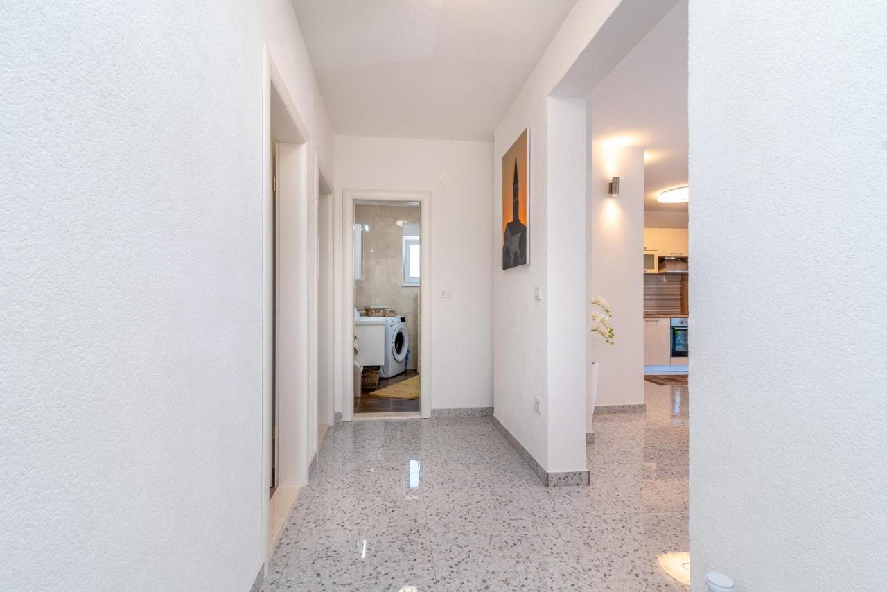Apartment Gagula With Jacuzzi Трогір Екстер'єр фото
