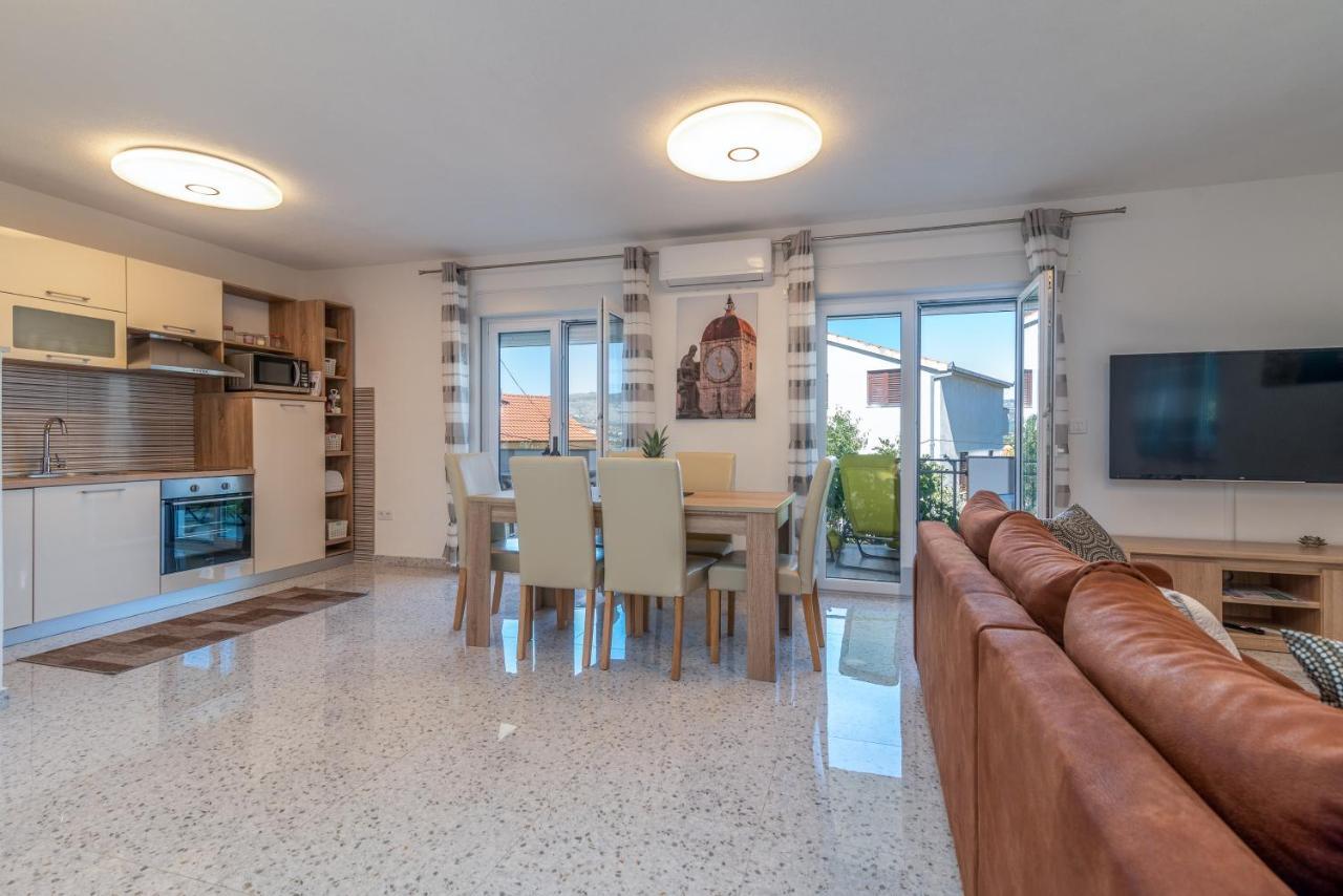 Apartment Gagula With Jacuzzi Трогір Екстер'єр фото