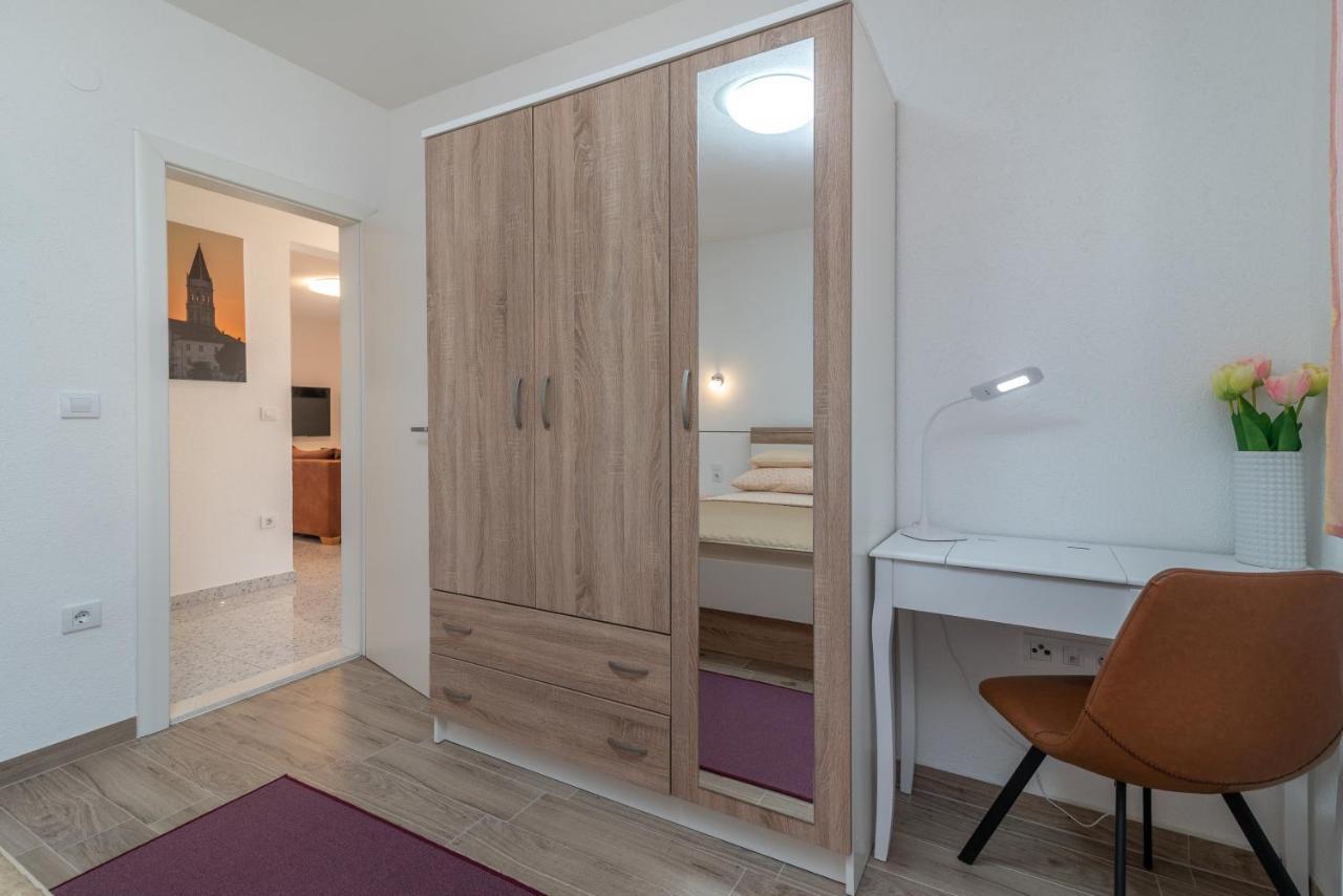 Apartment Gagula With Jacuzzi Трогір Екстер'єр фото