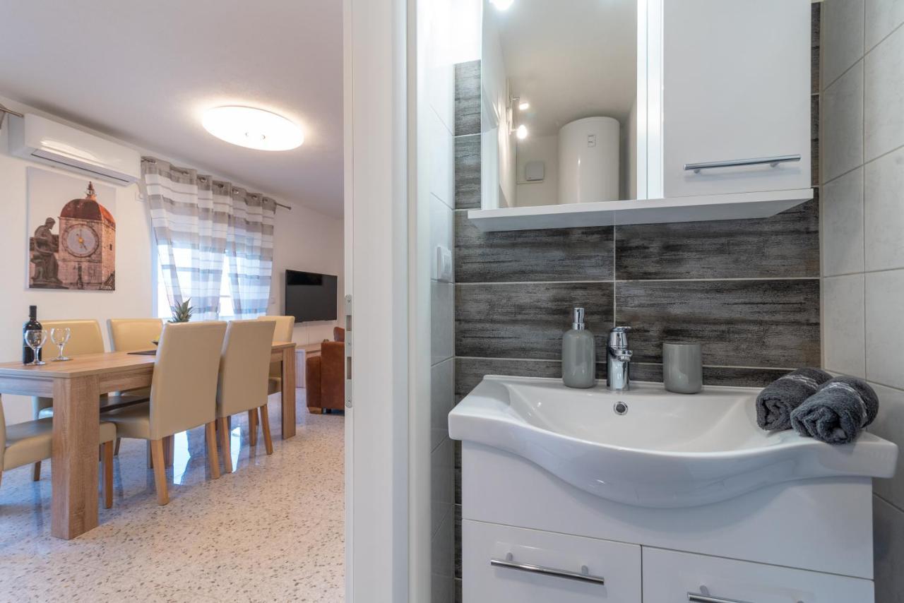 Apartment Gagula With Jacuzzi Трогір Екстер'єр фото