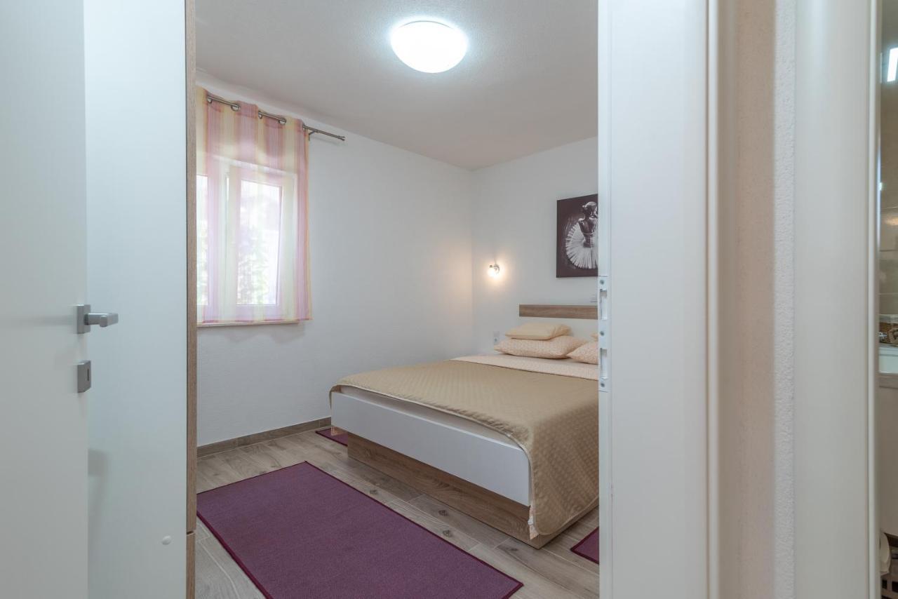 Apartment Gagula With Jacuzzi Трогір Екстер'єр фото